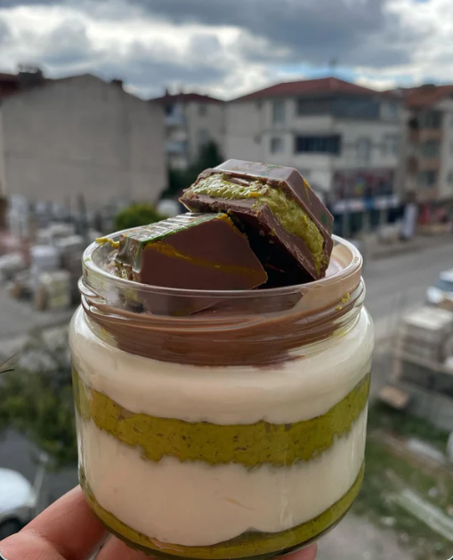 Dubai chocolate magnolia with pistachio cream