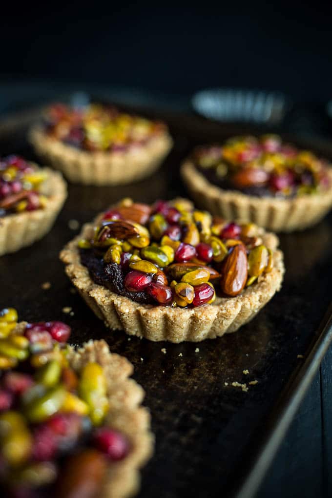 How to prepare chocolate tart with pistachio nuts